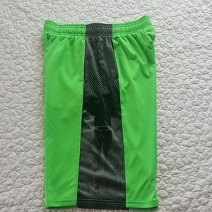 Boys L Underarmor Shorts